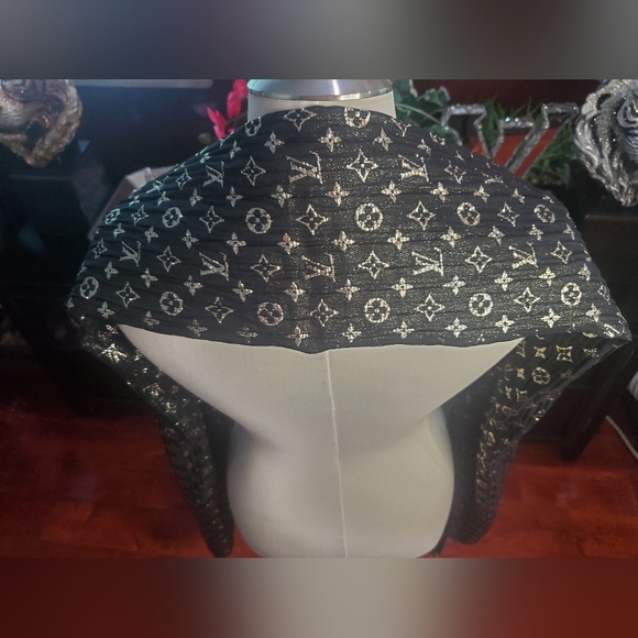 Louis Vuitton Monogram So Glitter Stole Scarf/Shawl - Picture 5 of 15